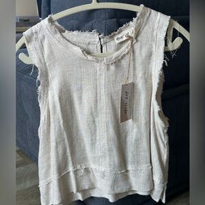 Sleeveless raw trim neck & arm linen top blouse tan cream M NWT New In Boutique